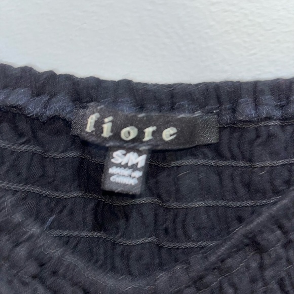 Black off the shoulder scrunch top. Size S/M - Picture 3 of 3